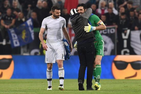 暴怒!周琦篮下进攻被焦海龙盖帽