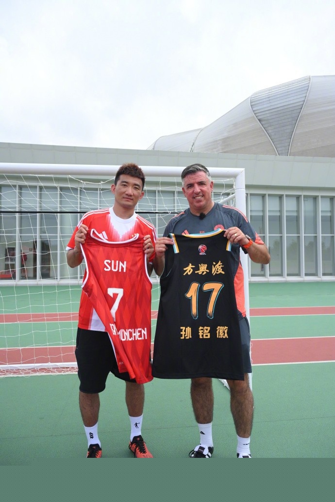 TGA25：《生化危机9》新预告公布！中年里昂太帅了